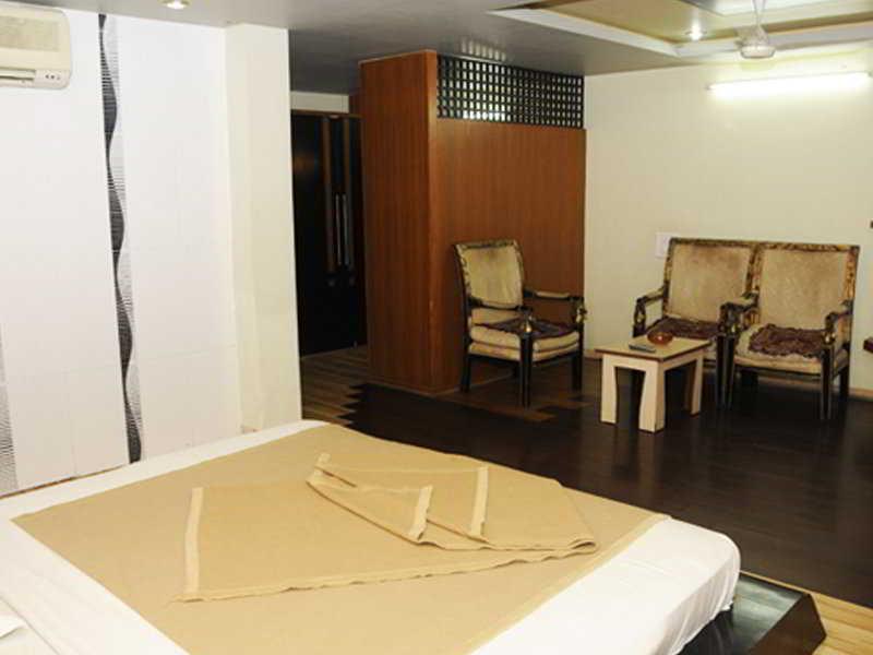 Neelkanth Paradise Otel Amhedabad Dış mekan fotoğraf