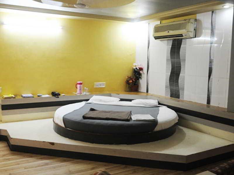 Neelkanth Paradise Otel Amhedabad Dış mekan fotoğraf